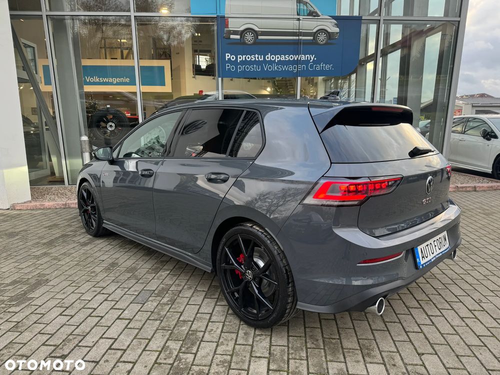 Volkswagen Golf - 8