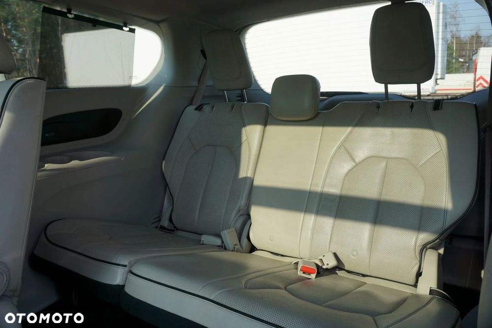 Chrysler Pacifica - 16