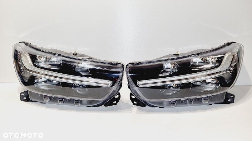 REFLEKTOR PRAWY LEWY MID LED VOLVO XC40 EUROPA - 1