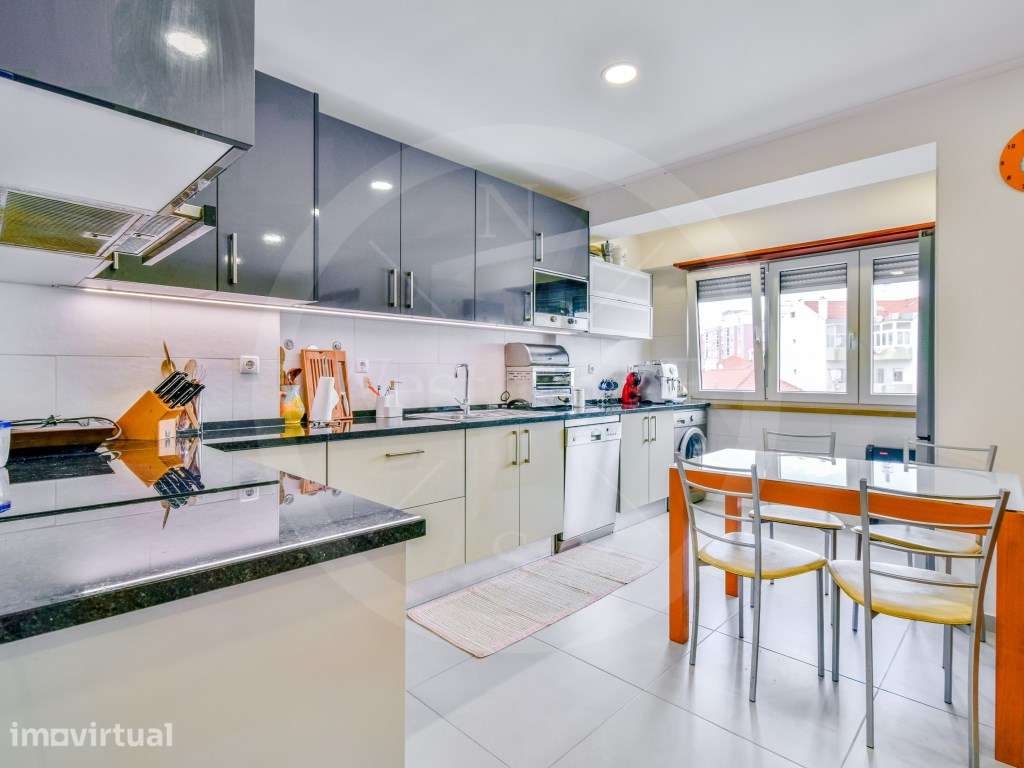 Apartamento T4 com 195m2, no centro de Torres Vedras, a poucos minu... - Grande imagem: 2/33