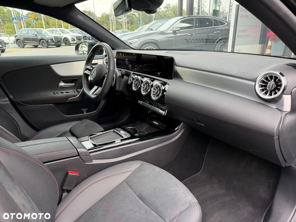 Mercedes-Benz Klasa A 220 4-Matic AMG Line 8G-DCT - 13