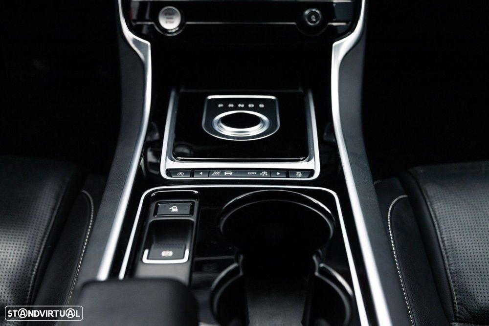 Jaguar XE 2.0 D R-Sport Aut. - 40