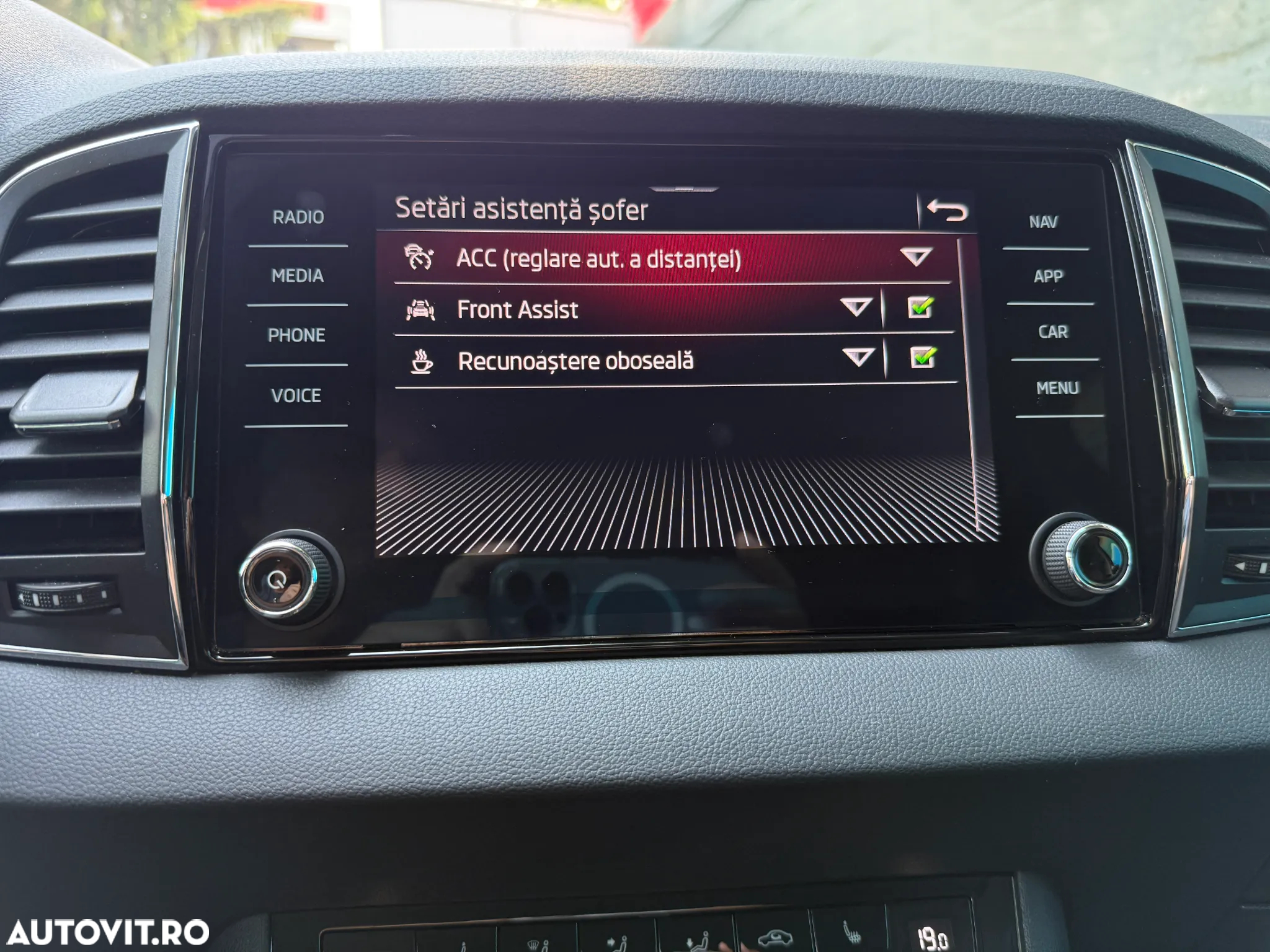 Skoda Karoq 2.0 TDI DSG Ambition - 29