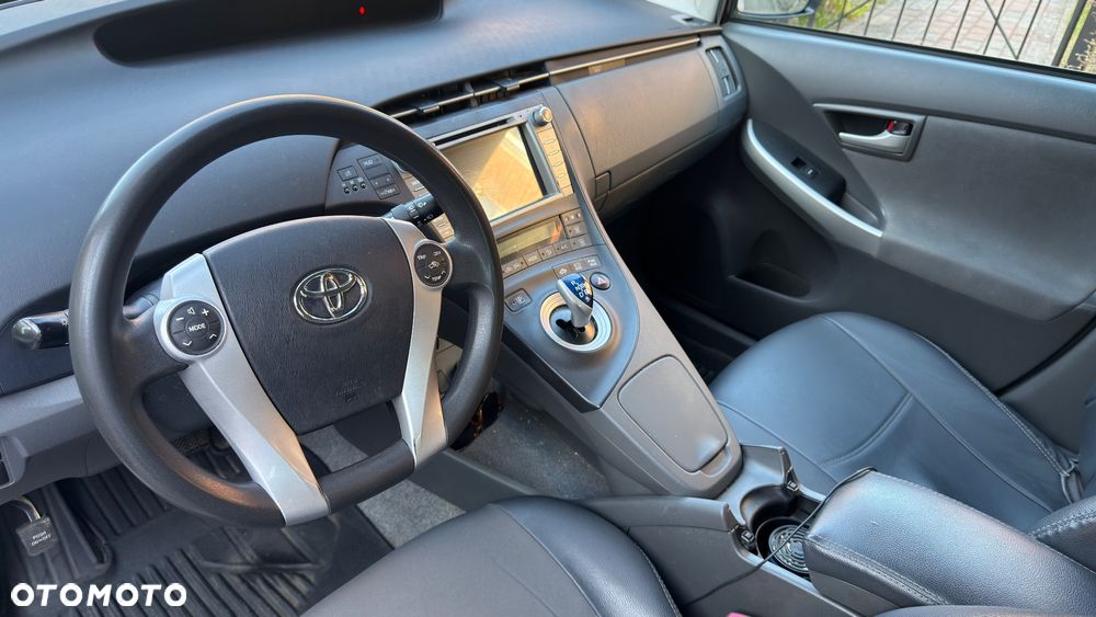 Toyota Prius 1.8 HSD Prestige - 11