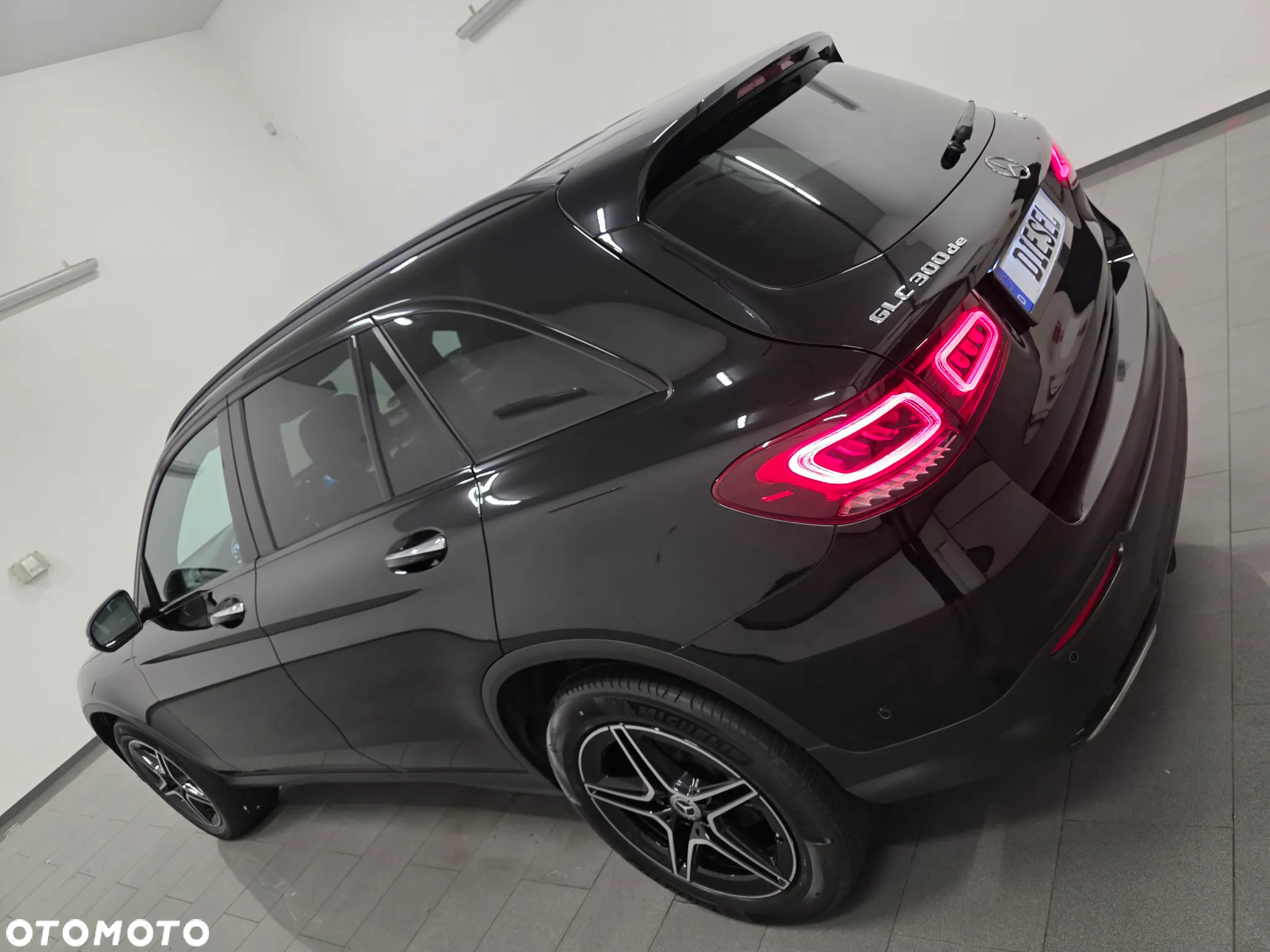 Mercedes-Benz GLC 300 d 4Matic 9G-TRONIC AMG Line Plus - 34