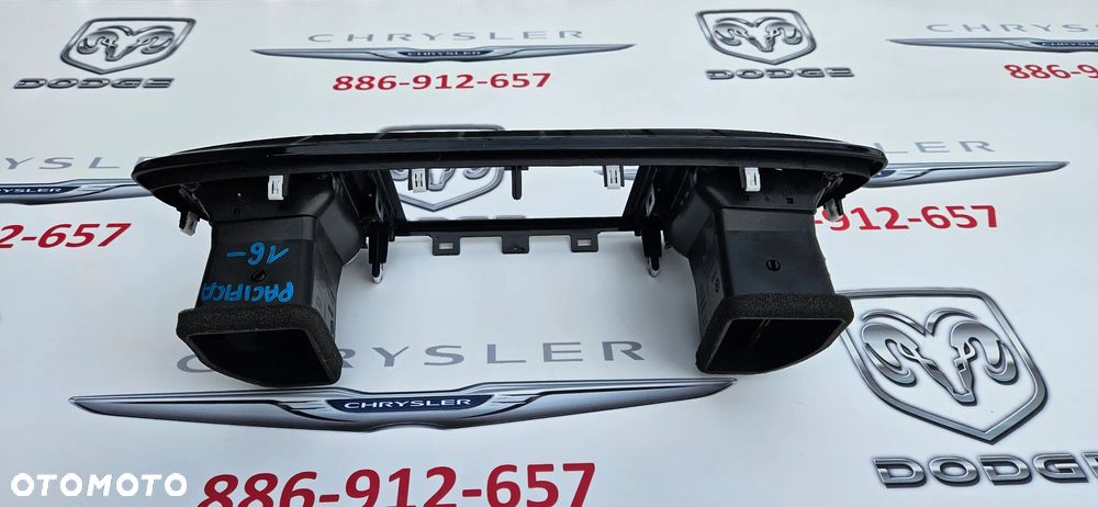 Chrysler Pacifica 2016- Ramka wyświetlacza radia Dekor Kratki środkowe nawiewu - 9