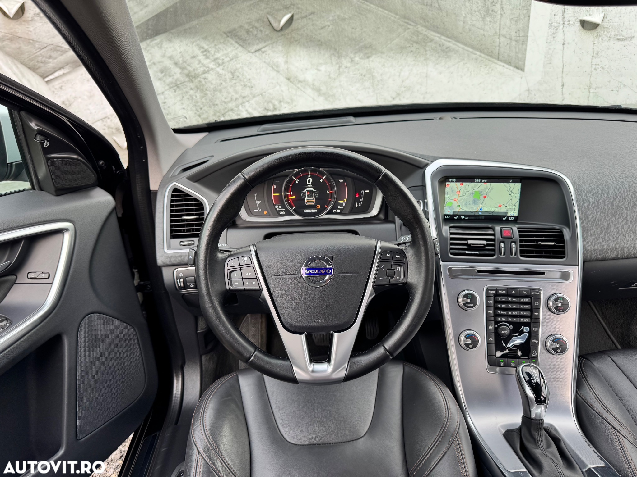 Volvo XC 60 D5 AWD Geartronic Summum - 28