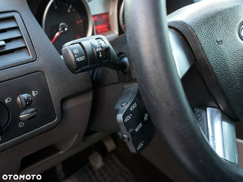 Ford Kuga 2.0 TDCi 2x4 Titanium - 29