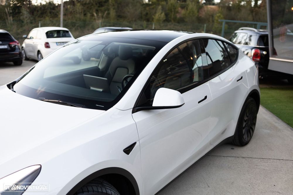 Tesla Model Y Long Range Dual Motor AWD - 11