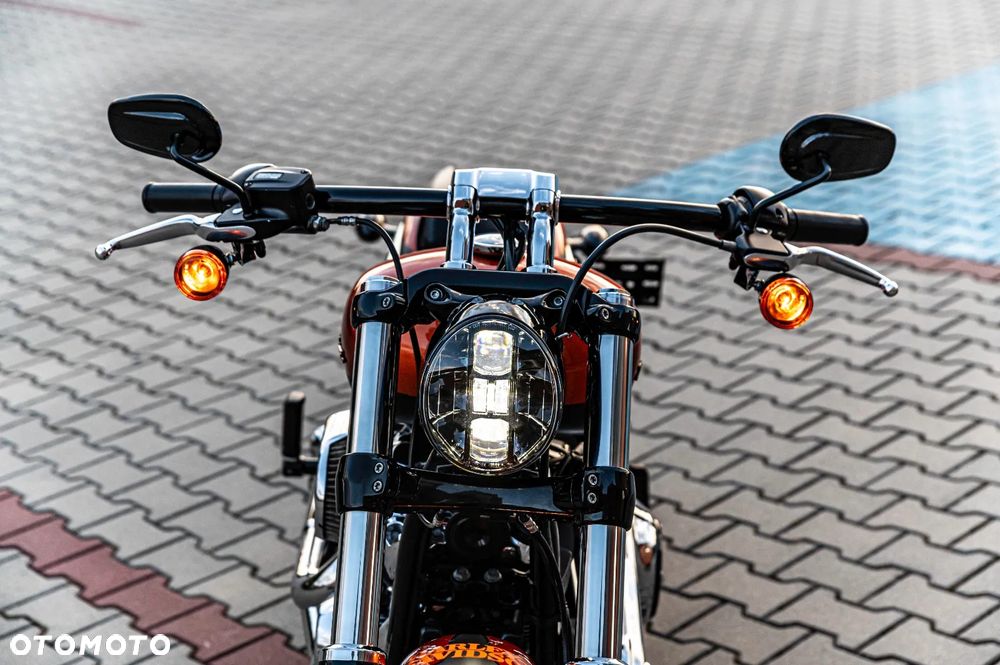 Harley-Davidson Softail Breakout - 12