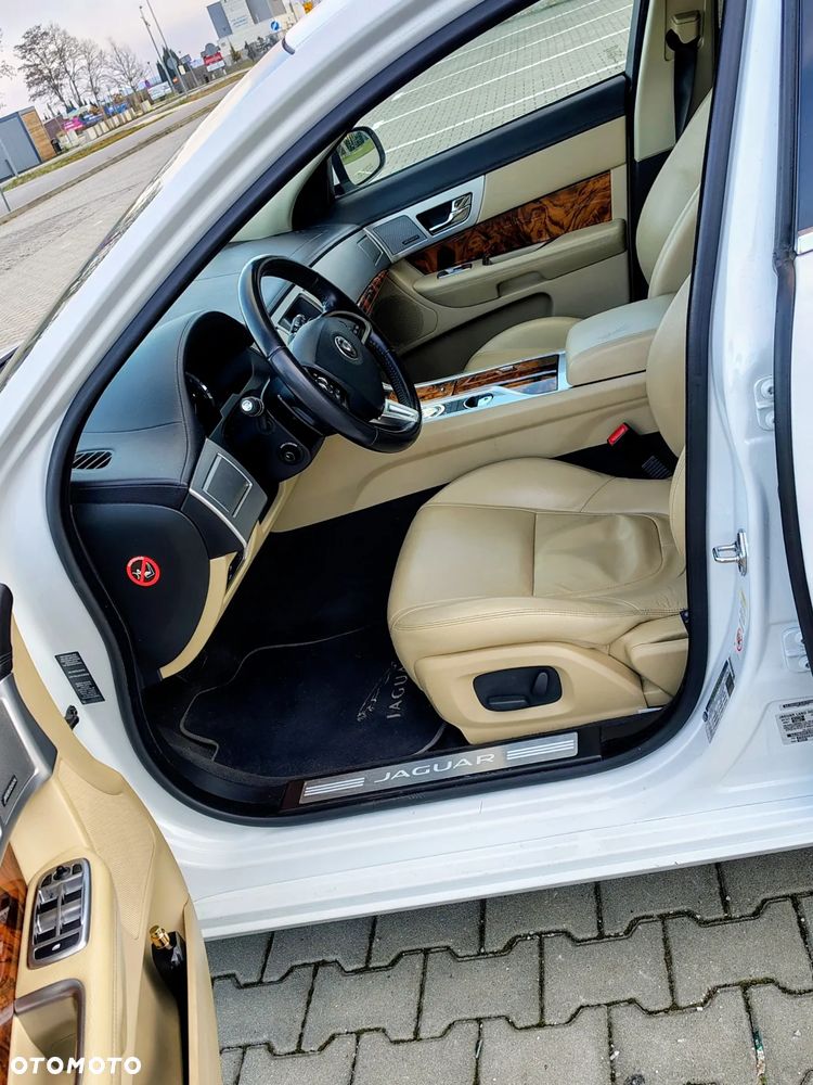 Jaguar XF 2.0 T Premium Luxury - 11