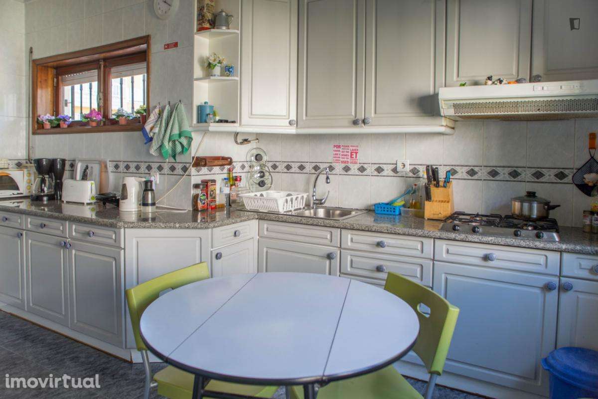 Quarto - localizado em Paranhos Porto - Grande imagem: 3/43