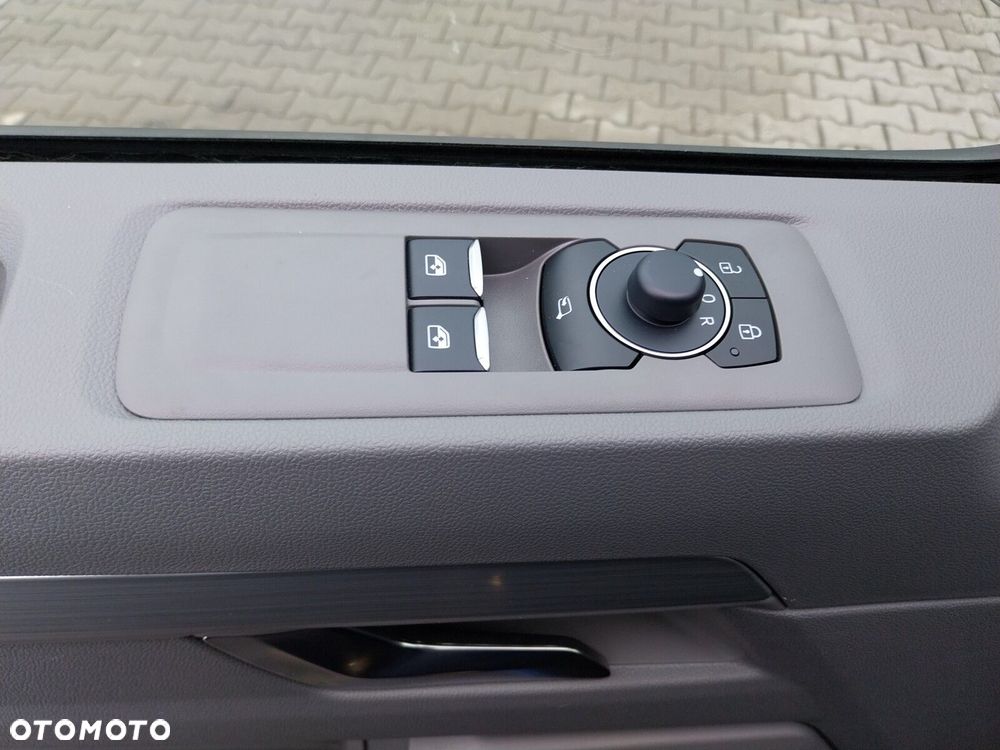 Volkswagen Caravelle Life silnik: 2,0 l TDI 150 KM / skrzynia biegów: 8-biegowa automatyczna rozstaw osi: 3500 mm - 12