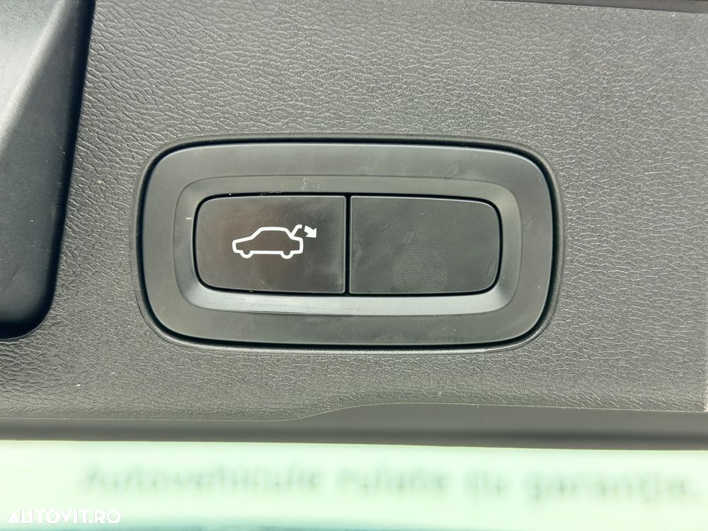 Volvo XC 60 B4 D AWD Geartronic Momentum Pro - 25