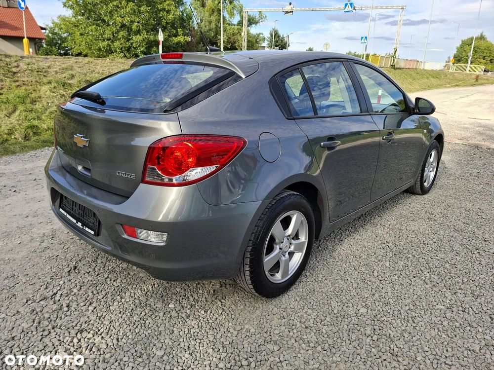 Chevrolet Cruze 1.6 LS+ - 12