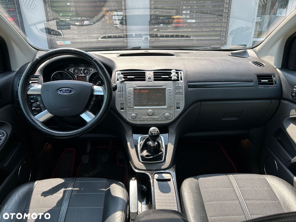 Ford Kuga - 12