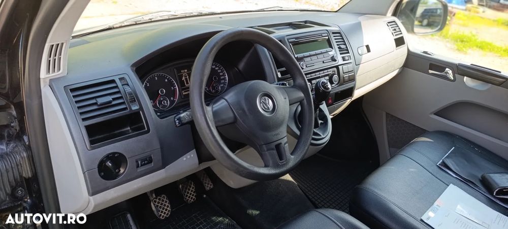 Volkswagen Caravelle - 7