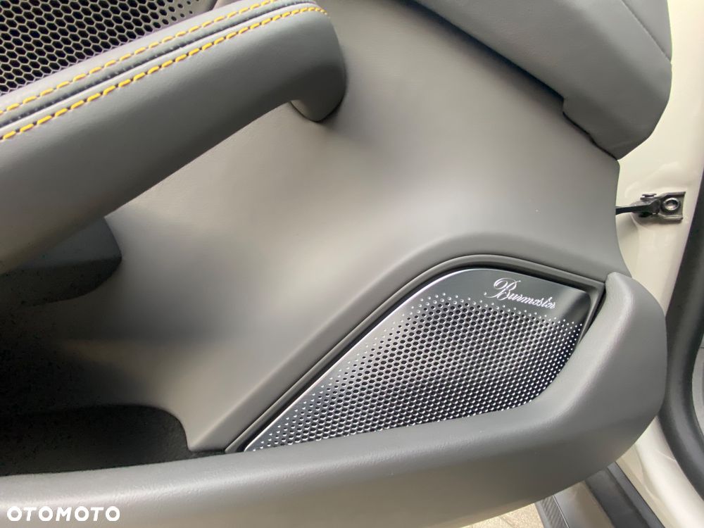 Porsche Taycan - 13