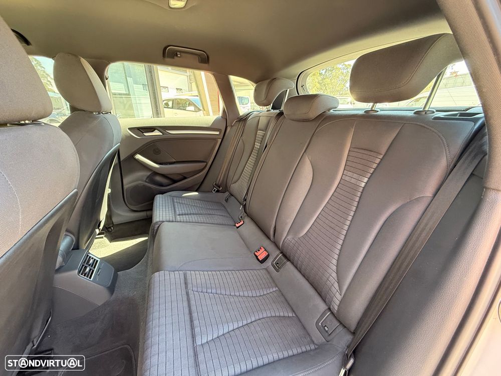 Audi A3 Sportback 1.6 TDI S-line - 11