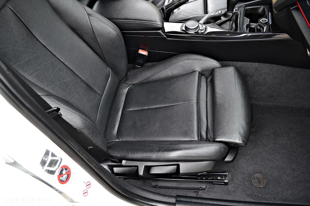 BMW Seria 1 120d xDrive Sport Line - 30