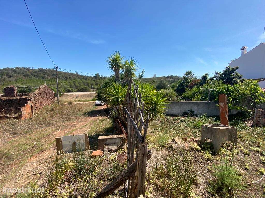 Moradia em ruína com bonita vista de campo, Salir, Algarve - Grande imagem: 5/23