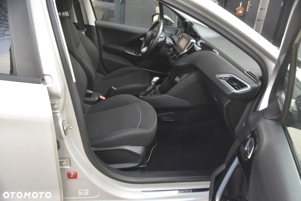 Peugeot 208 - 20