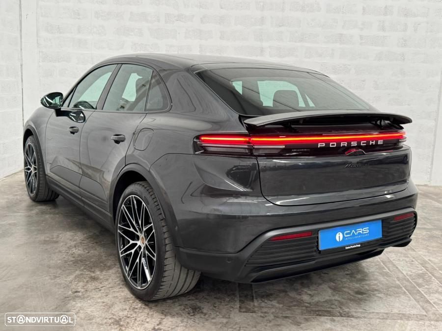 Porsche Macan Electric 4 - 6