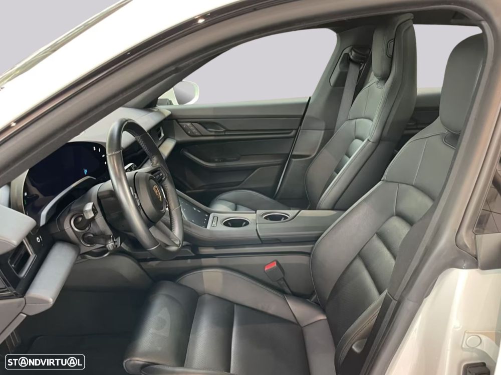 Porsche Taycan Sport Turismo - 16