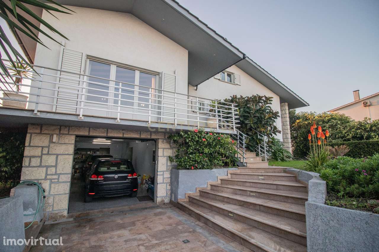 Moradia com piscina, terreno e anexos em Vieira de Leiria e a 2km da p - Grande imagem: 2/60