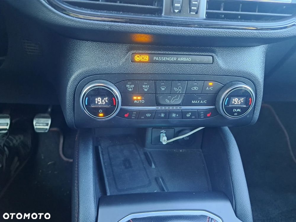 Ford Focus 1.0 EcoBoost Hybrid ST-LINE DESIGN - 17