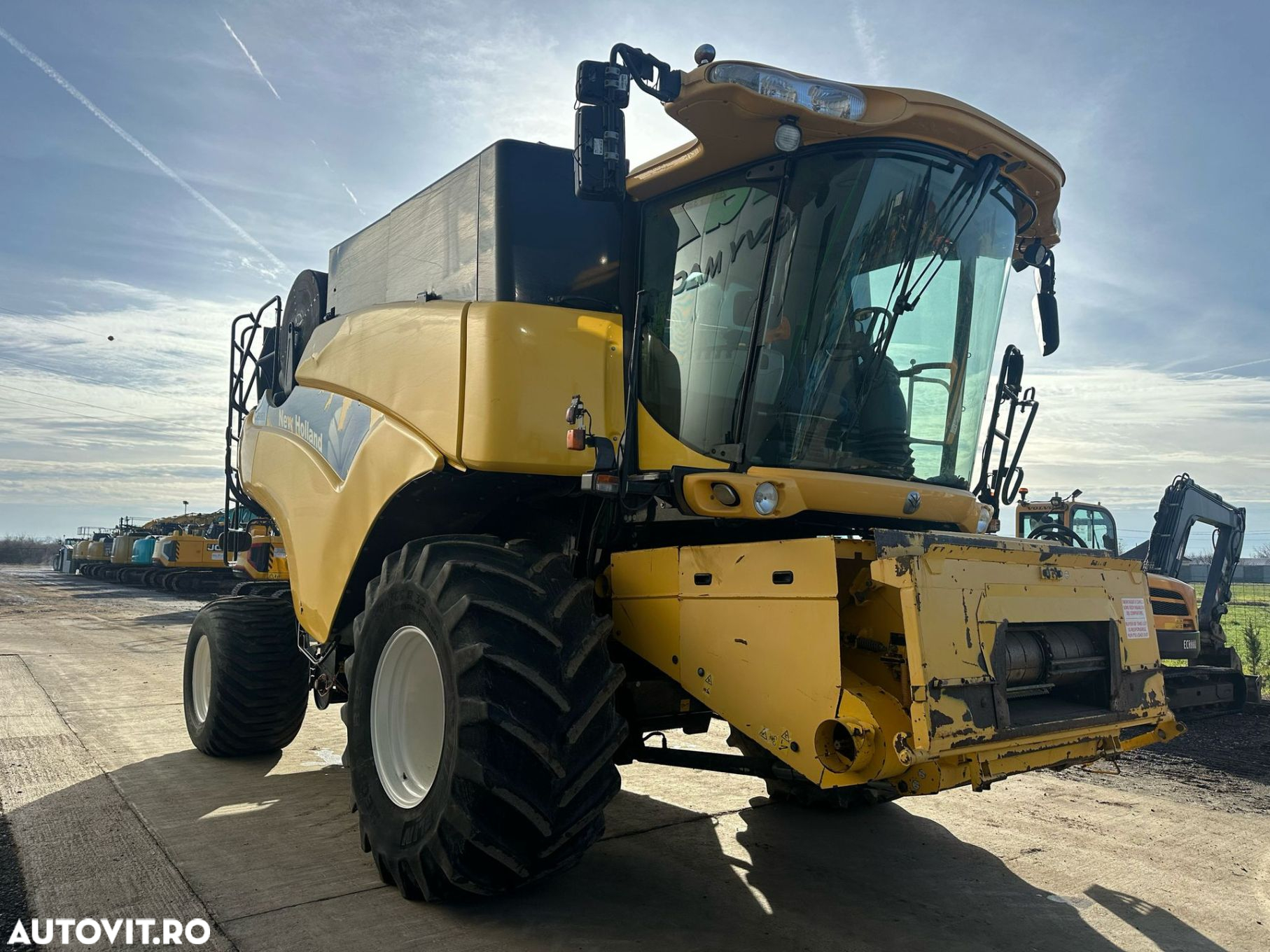 New Holland CR9060 Combina Agricola - 8
