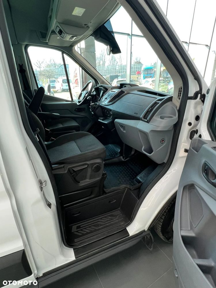 Ford Transit 350 Combi 2.2 TDCi Manual / BEZWYPADKOWY / GWARANCJA / 9 MIEJSC / SERWISOWANY / 1WŁ. / ORYGINALNY PRZEBIEG / RAMPA DLA INWALIDÓW - 34