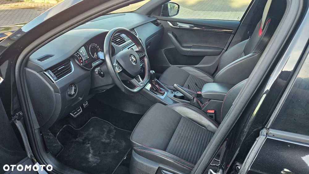 Skoda Octavia 2.0 TDI DSG RS - 10