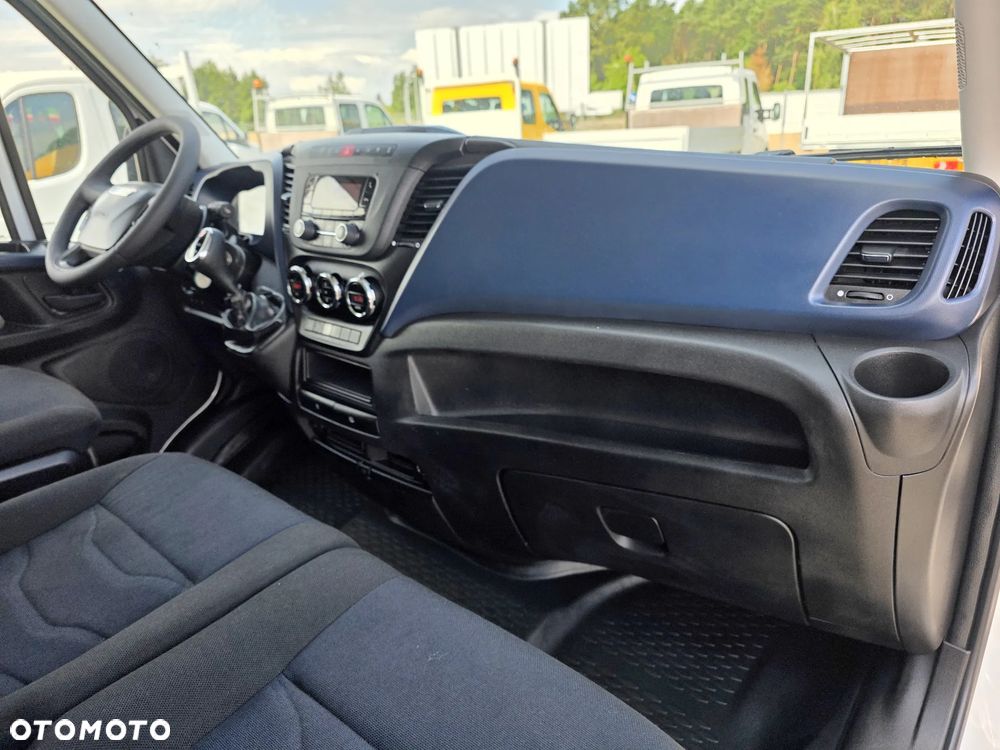 Iveco IVECO 35-180 3.0 HPI 180 KONNY KONTENER 4.2 M WINDA KLIMA 8 BIEGÓW HIMATIC WEBASTO BLIŹNIAKI DO 3.5 T WINDA - 20