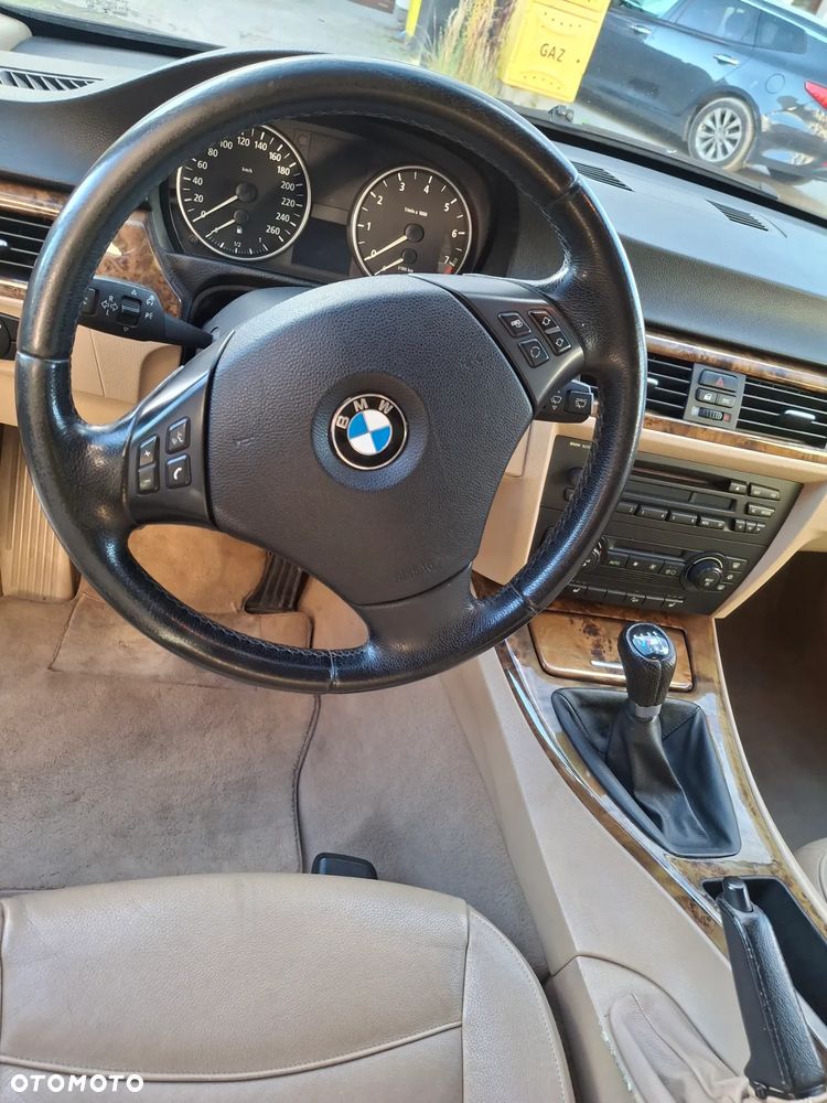 BMW Seria 3 330xi - 11