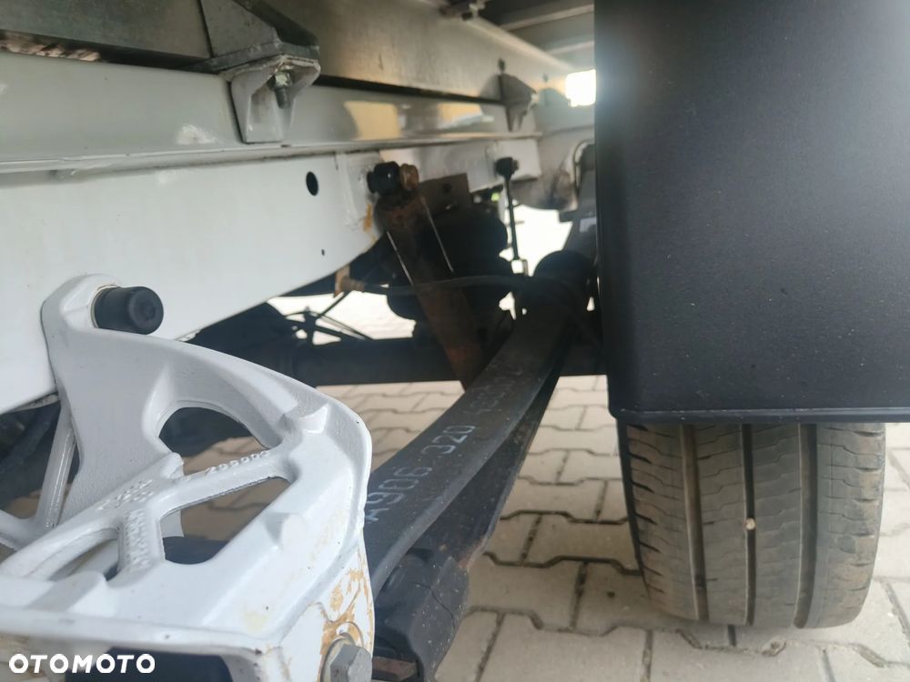 Mercedes-Benz Sprinter - 11