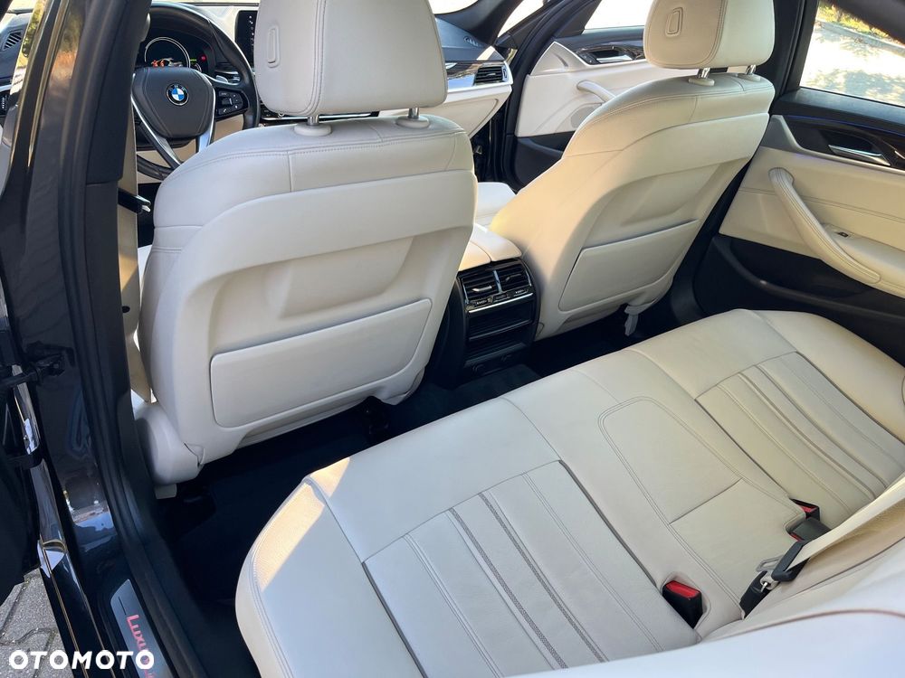 BMW Seria 5 520d xDrive Luxury Line - 28