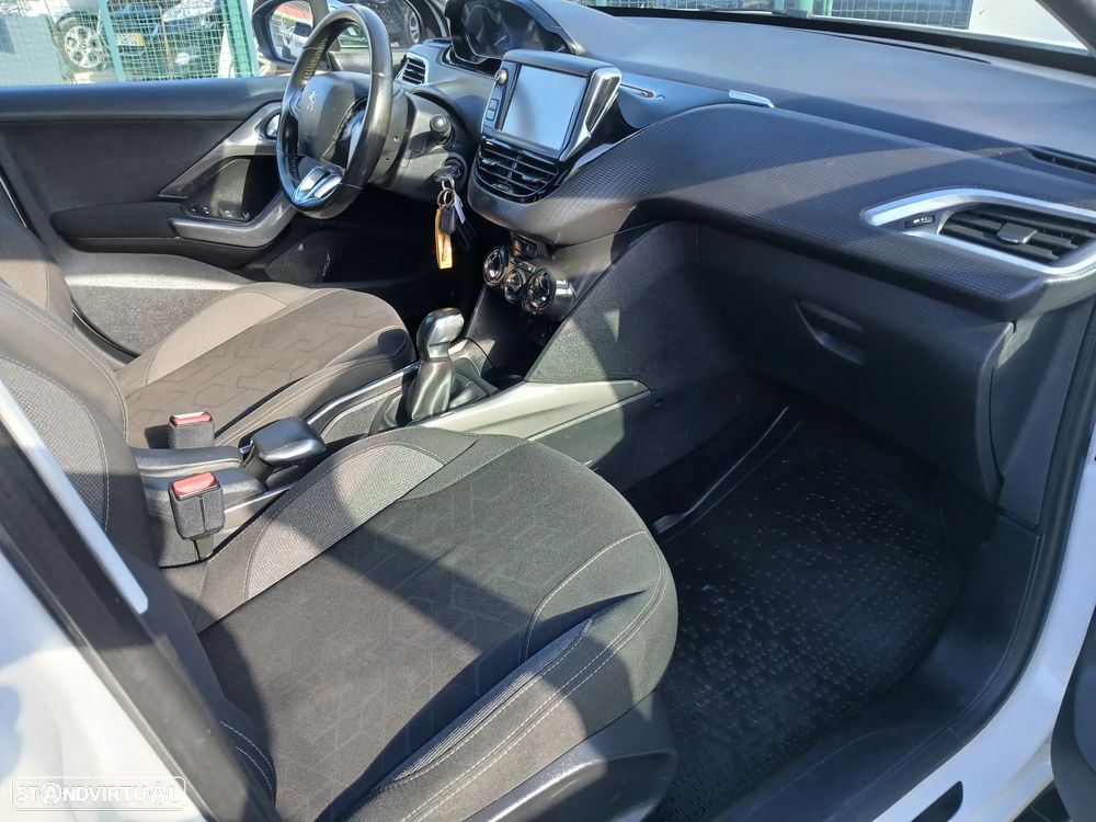 Peugeot 2008 1.2 PureTech Style - 20