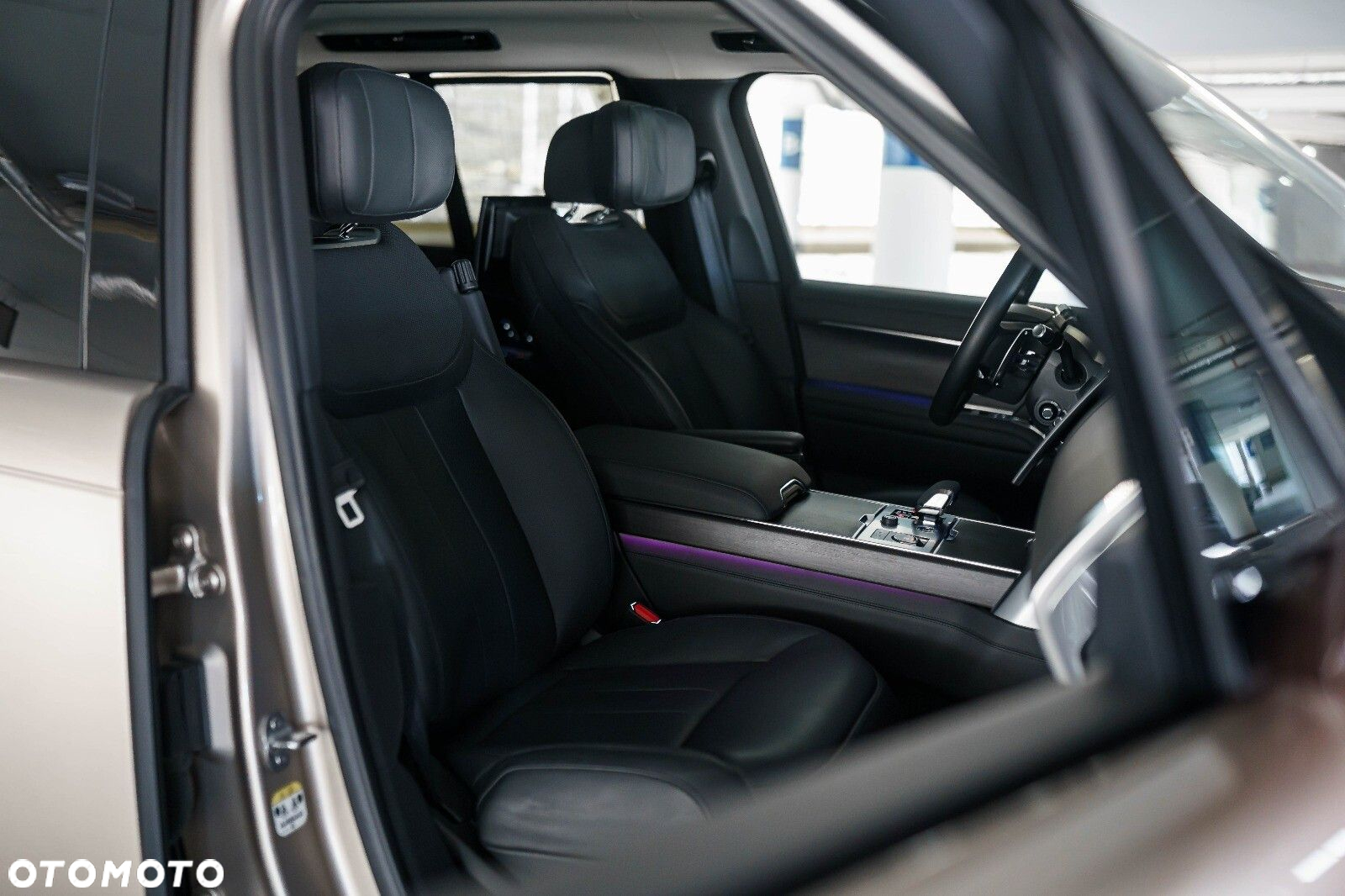 Land Rover Range Rover - 24