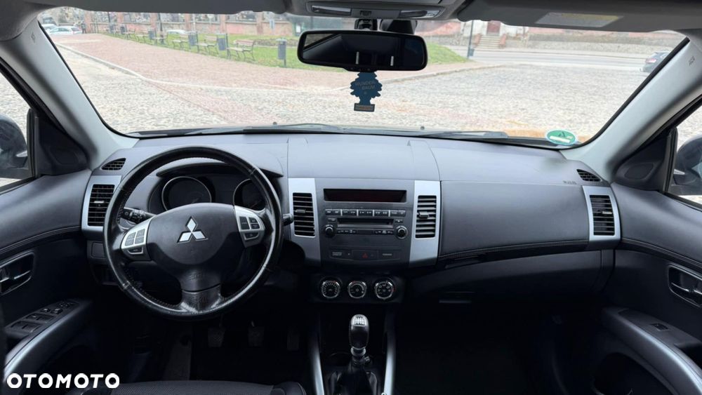 Mitsubishi Outlander - 8