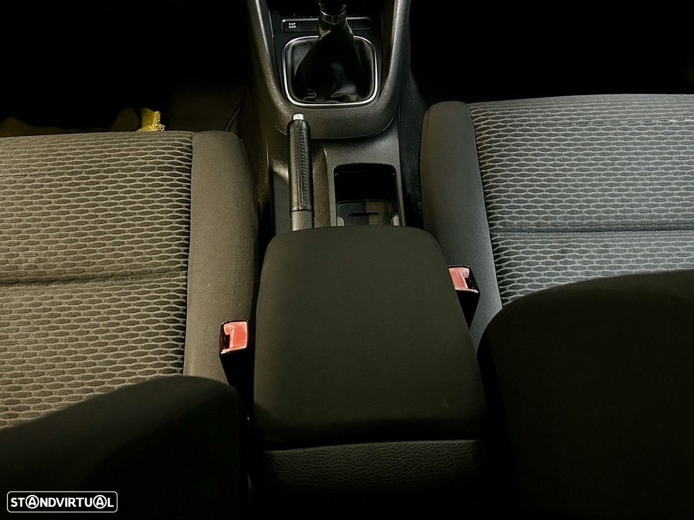 VW Golf 1.6 TDi Confortline - 23