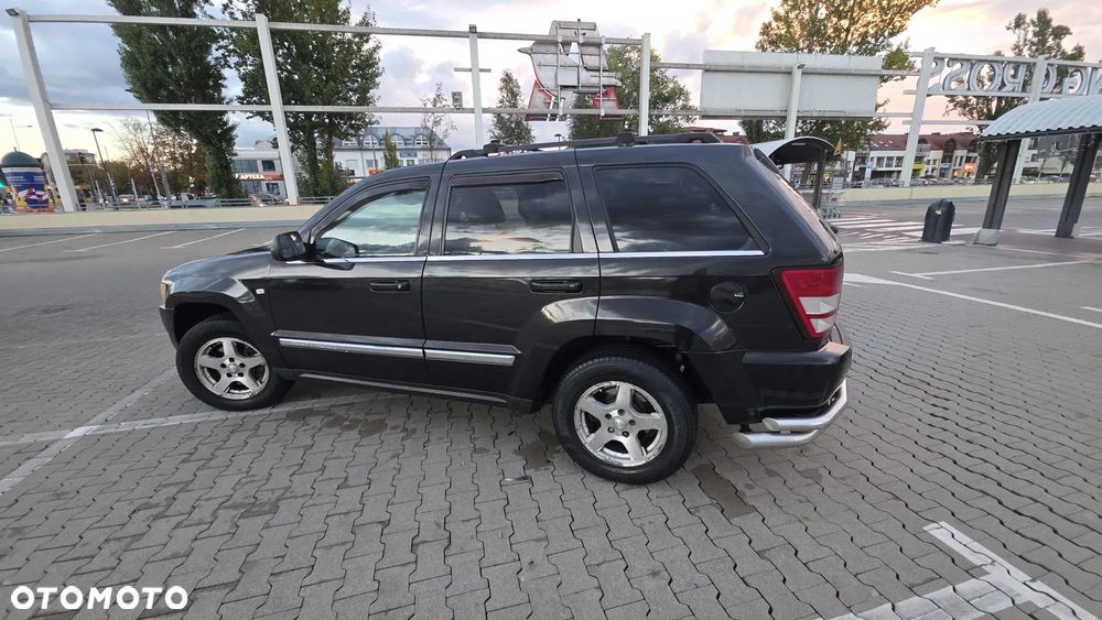 Jeep Grand Cherokee - 32