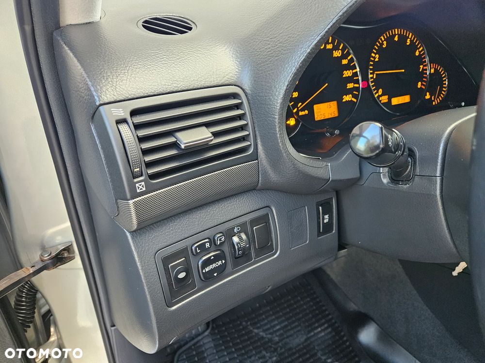 Toyota Avensis - 35