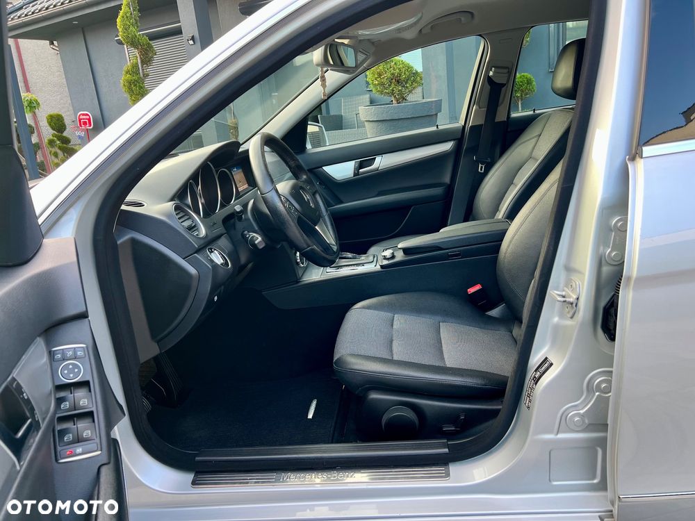 Mercedes-Benz Klasa C 220 CDI BlueEff 4-Matic Avantgarde - 19