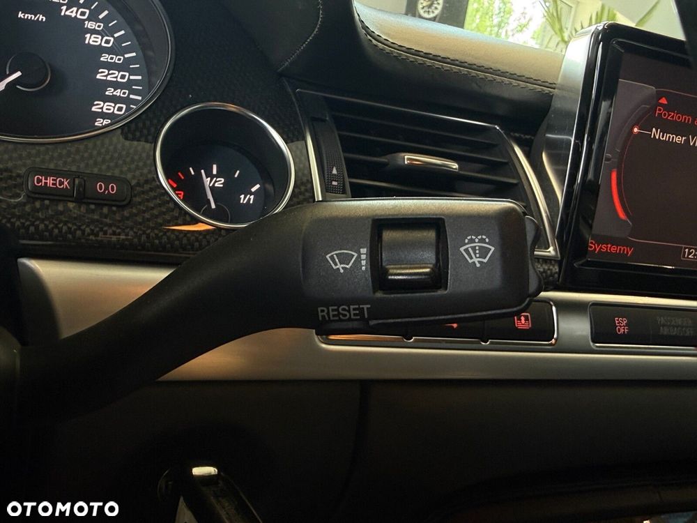 Audi S8 - 36