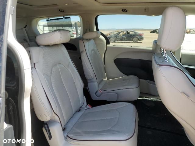 Chrysler Pacifica - 23