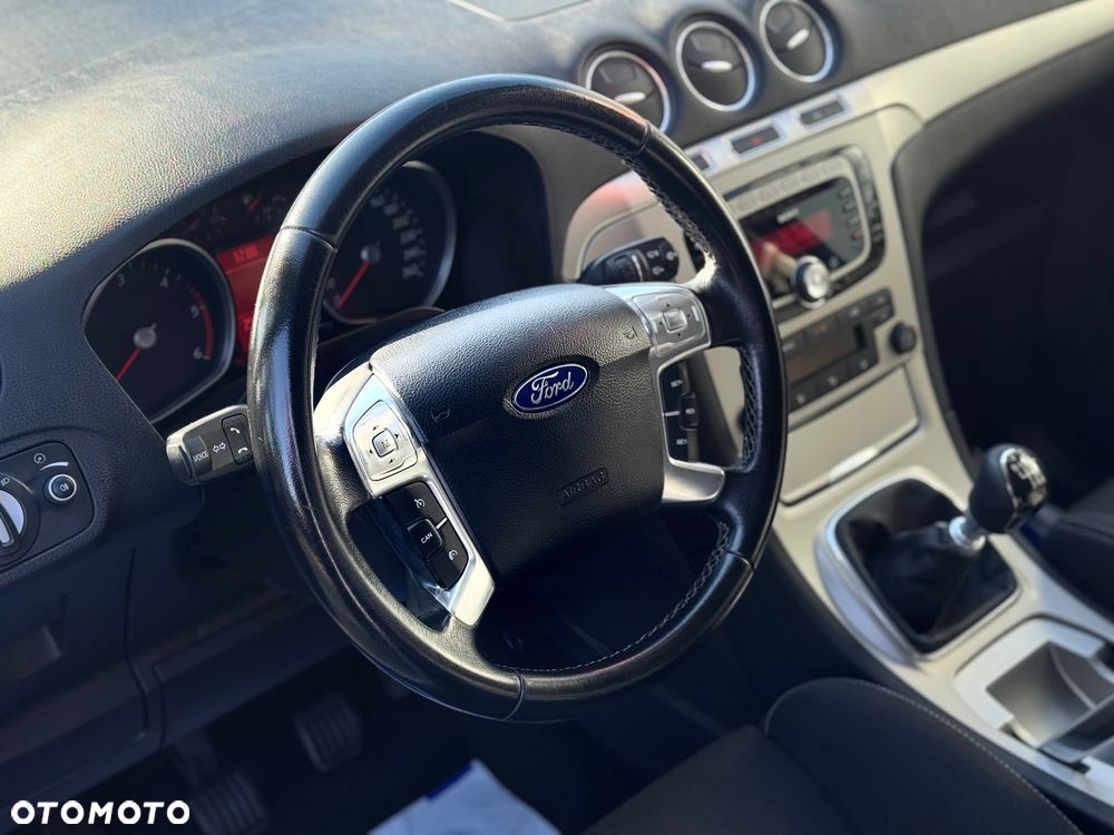 Ford S-Max - 12