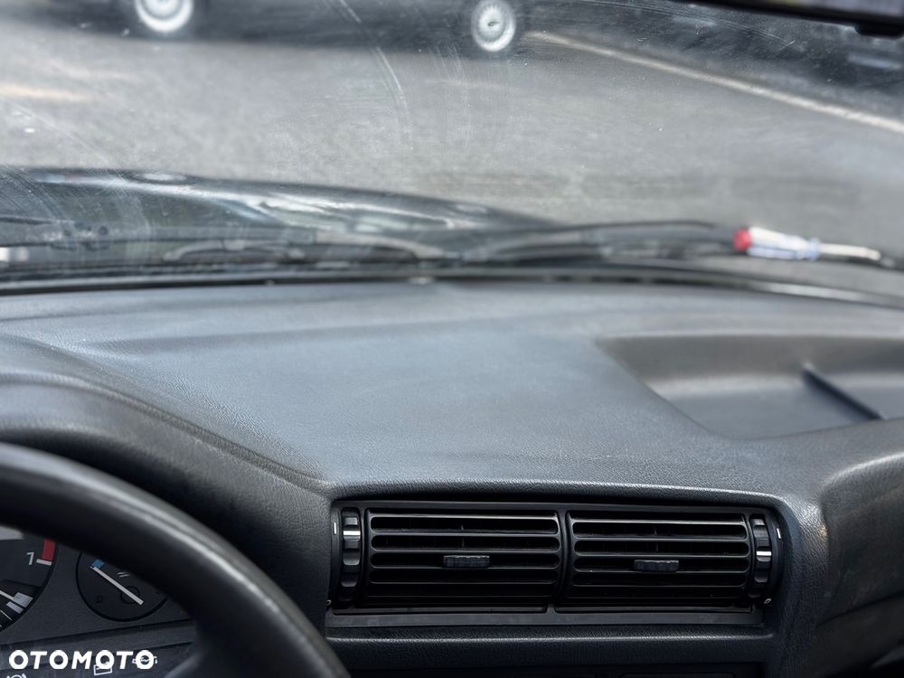 BMW Seria 3 318i - 21