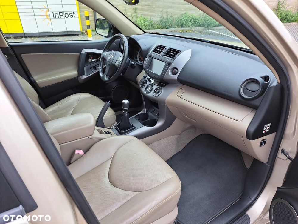 Toyota RAV4 - 16