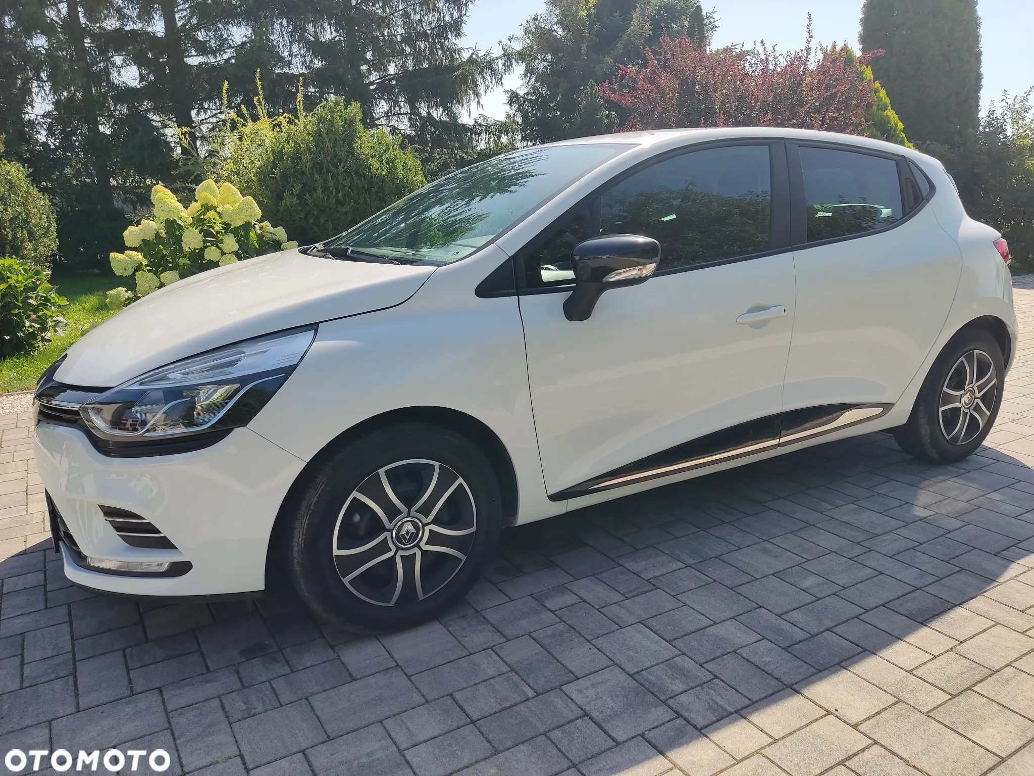Renault Clio 1.2 16V Limited EU6 - 9